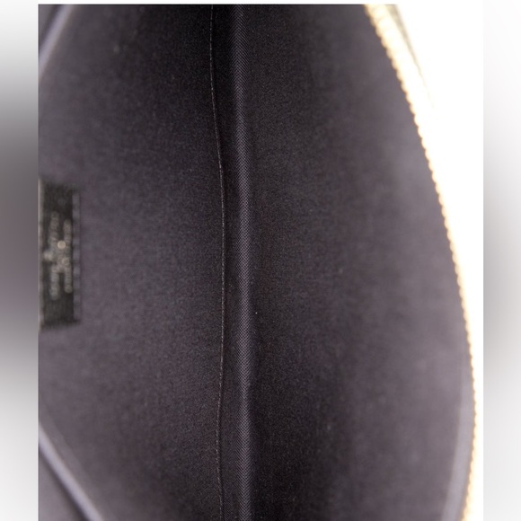 Louis Vuitton
LV Monogram Portfolio - Picture 5 of 5